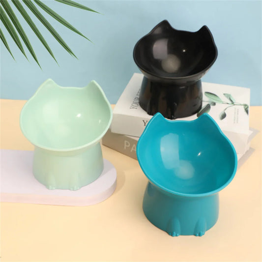 Gamelle inclinée en plastique pour chat avec rebord anti-renversement, design ergonomique pour confort du cou et des moustaches